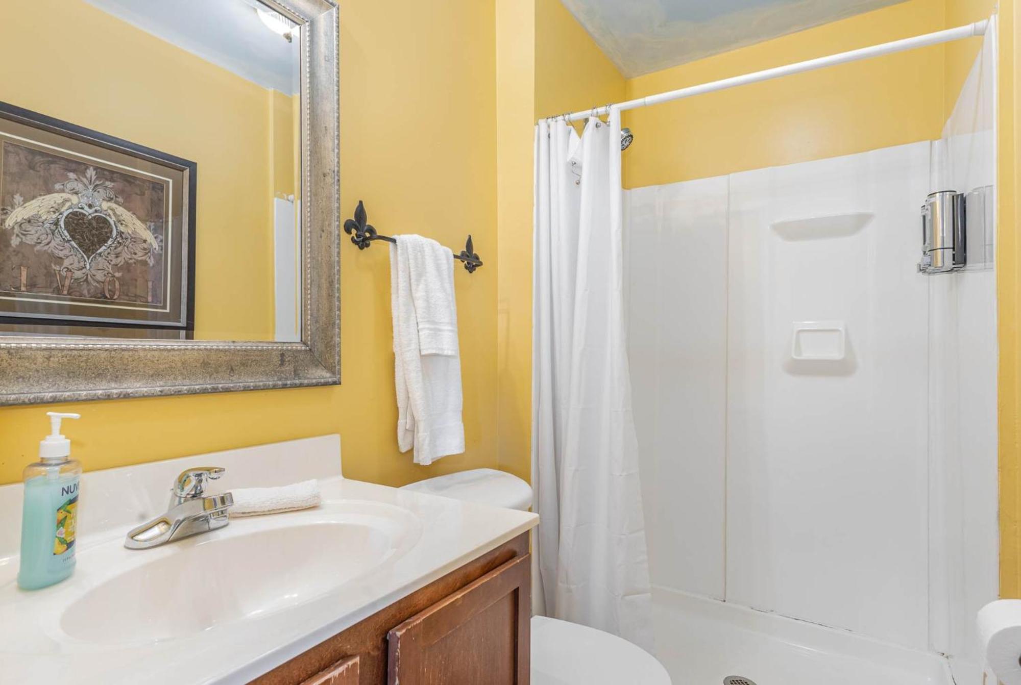 Spacious Upstairs 1Bed- Walking Distance To Beach Outlet Mall Michigan City Dış mekan fotoğraf